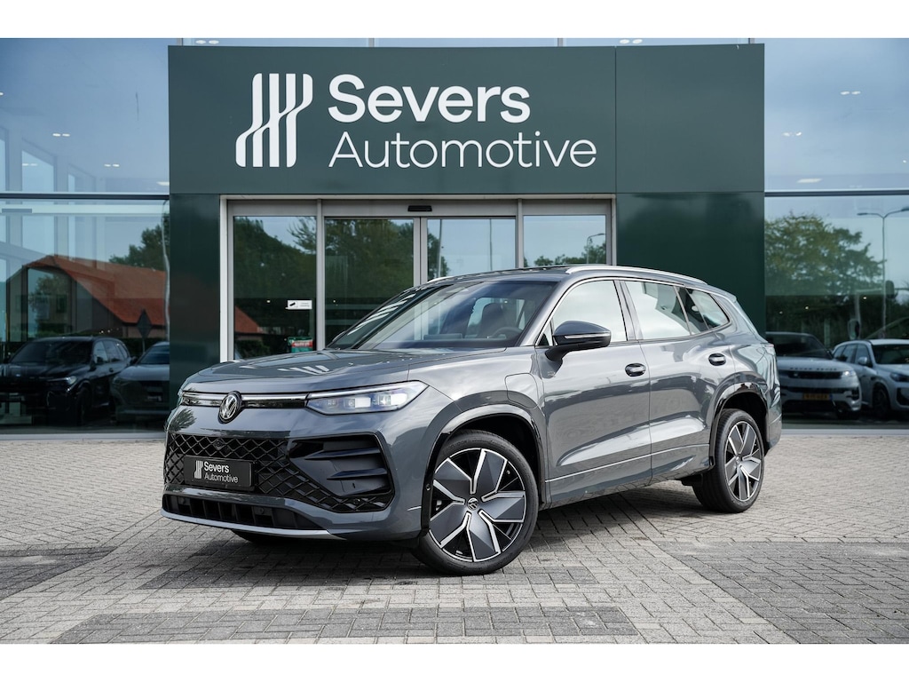 Volkswagen Tayron 1.5 eHybrid R-Line Edition l Trekhaak l Panoramadak l Head-up display | adaptieve cruise control |360 camera | ErgoActive bestuurdersstoel l Adaptieve chassisregeling |