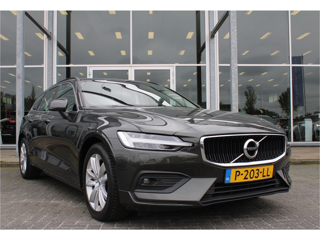 Volvo V60 B3 164PK Automaat Core | Camera | Verw. Stoel- & stuurwiel | Pilot Assist | BLIS | DAB Audio |