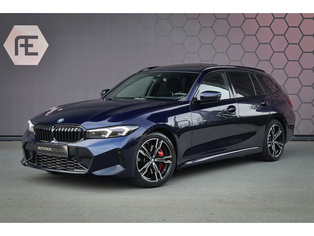 BMW 3-Serie Touring 330e | 25MY | LCI FACELIFT | BTW-AUTO | ELEK. HAAK | HEAD UP | HARMAN & KARDON | SFEERVERLICHTING | 360 CAMERA | MEMORY SEATS | PANO |