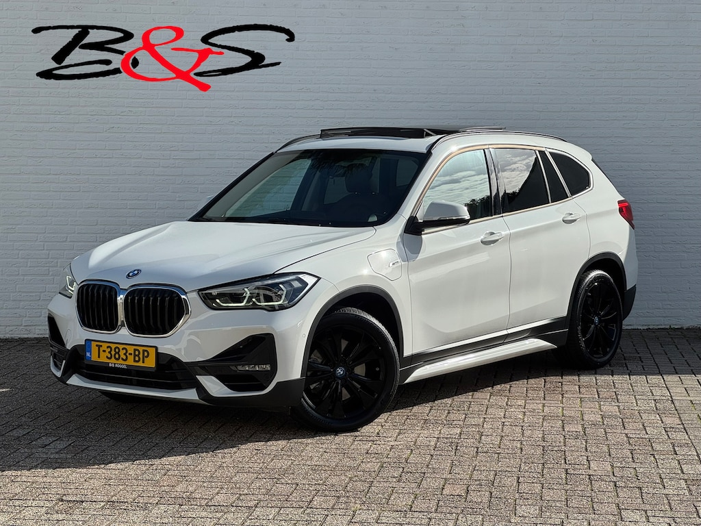 BMW X1 XDrive25e eDrive Edition Trekhaak Leder Panorama dak Led Adaptieve cruise