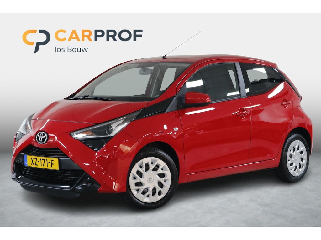 Toyota Aygo 1.0 VVT-i x-play Airco | Cruise | Carplay | Camera | Bluetooth.