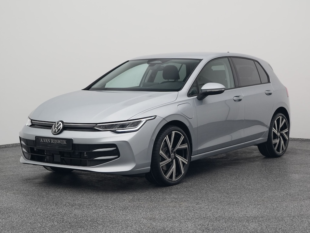 Volkswagen Golf 1.5 eHybrid Life Edition | CAMERA | ADAPTIVE | STOEL- EN STUURVERW.