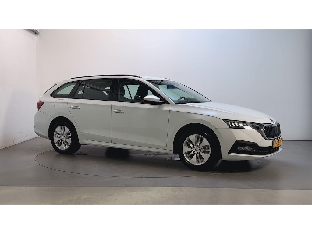 Skoda Octavia Combi 1.0 e-TSI DSG Business Edition Navigatie App-Connect DAB+ Parkeersensoren
