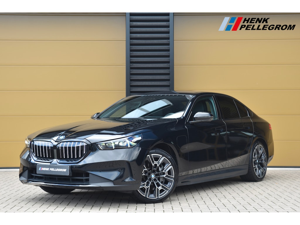 BMW 5-Serie 550e xDrive * Harman/Kardon * Trekhaak * SOH 96% * Comforttoegang * 20' LM * Comfortstoelen *