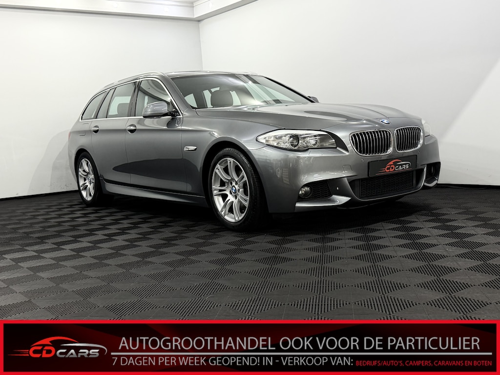 BMW 5-Serie Touring 520i Executive M Sport. Parkeersensoren, Navi, Keyless start, Virtual desk, Elektrische achterklep, Cruise control, A start stop, Lichtmetalen velgen