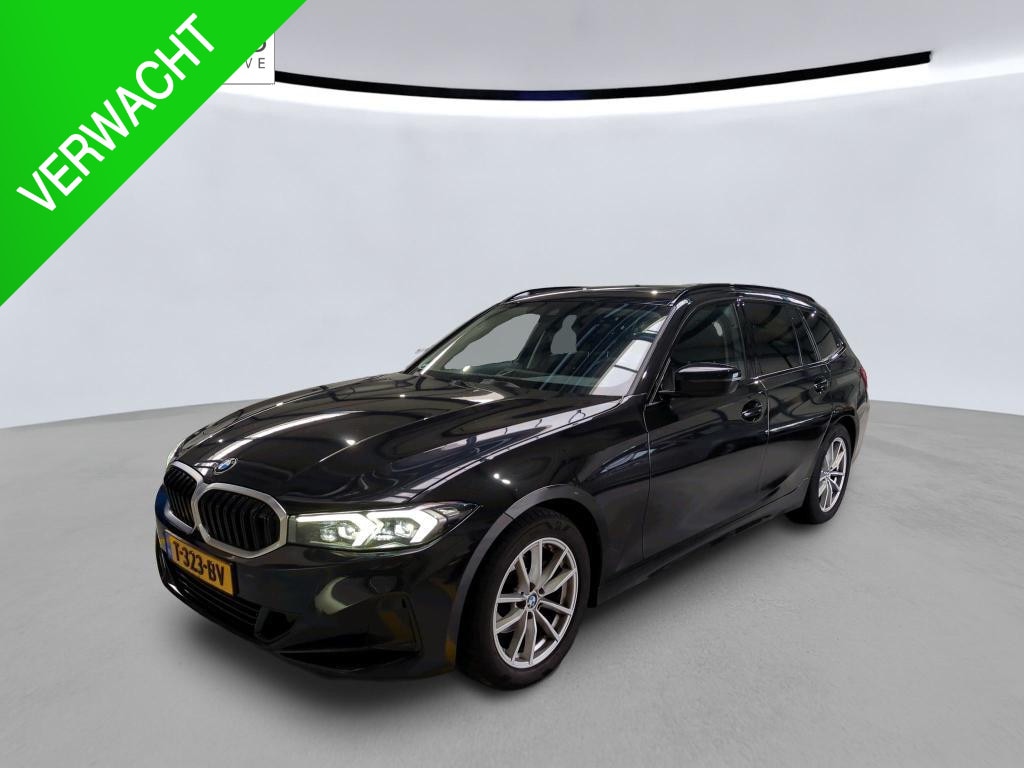 BMW 3-Serie Touring 318i NL-AUTO | PANODAK | PDC | Curved Display