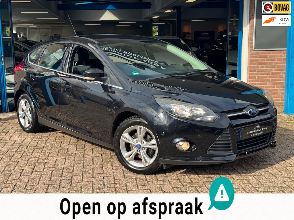 Ford Focus 1.0 EcoBoost Trend 2017 ZWART NAVI AIRCO APK NAP!