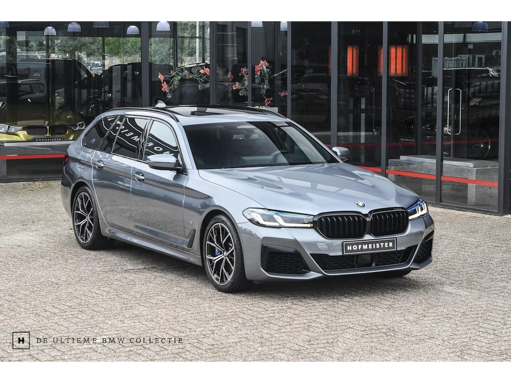 BMW 5-Serie Touring 540i xDrive M-Sport | M-Stoelen! | Pano | Trekhaak