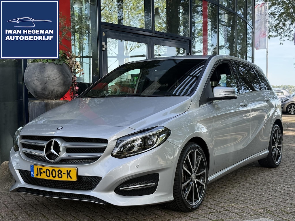 Mercedes-Benz B-klasse 180 Ambition AUTOMAAT | LED | Airco | Navigatie | Parkeersensoren | Cruise Control | Licht metalen velgen
