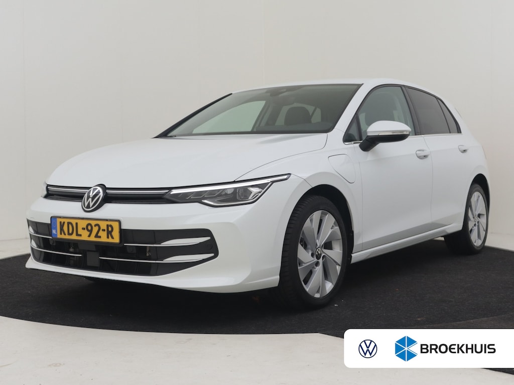 Volkswagen Golf 1.5 eHybrid Style Edition 204PK DSG/AUTO | Verlichte Gril l Elektr. Stoelen met geheugen l Camera | Apple carplay Android auto | Cruise control adaptief | Navigatie | Parkeersensoren voor/achter | Stoel/Stuur verwarming | 18"LMV