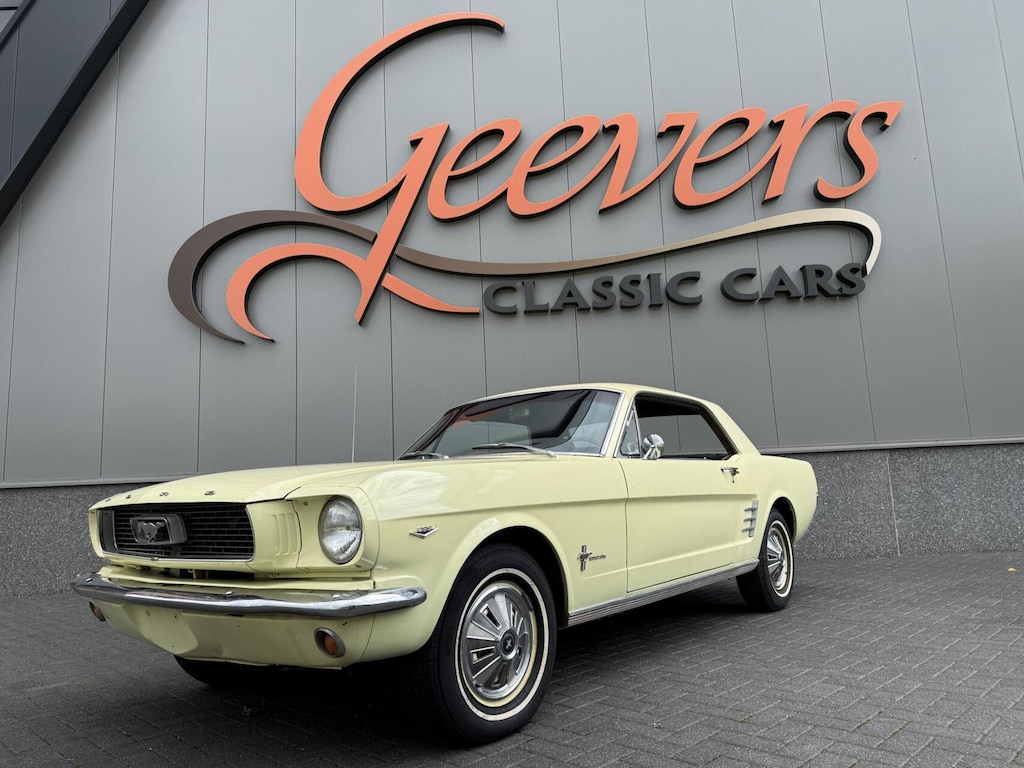 Ford Mustang Coupe