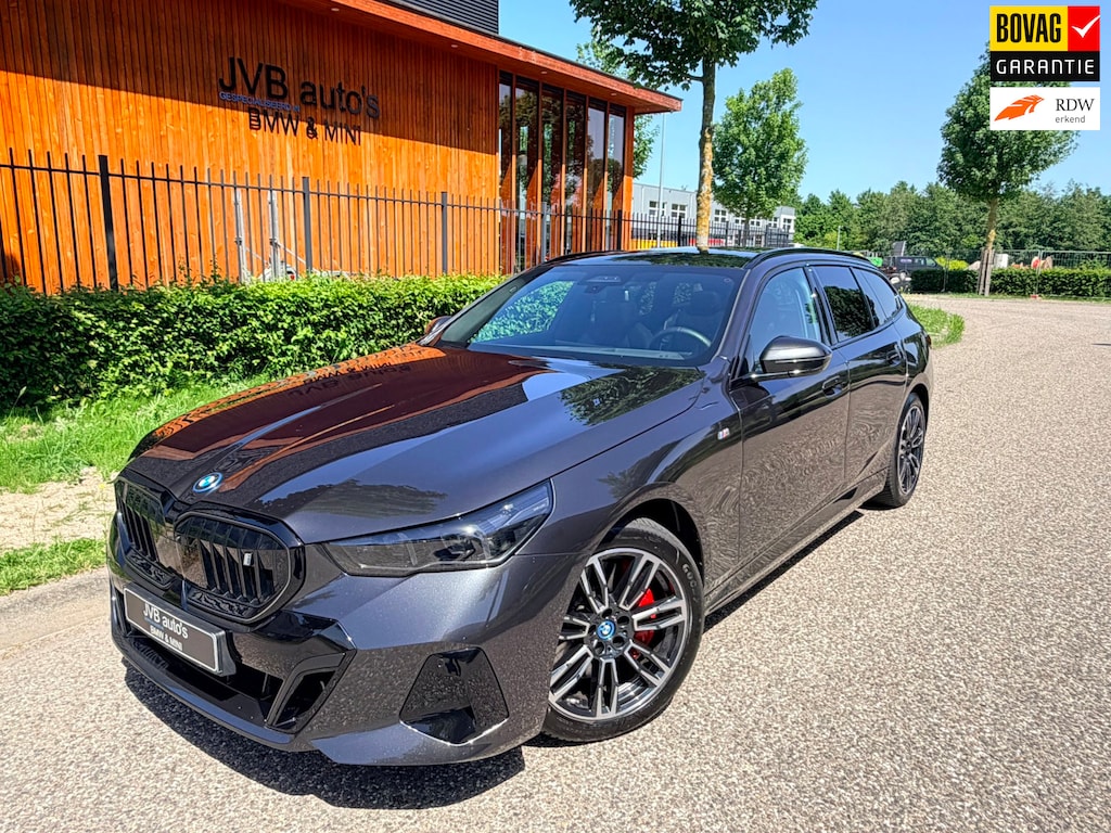 BMW i5 Touring EDrive40 M-Sport PRO, B&W, panorama, trekhaak