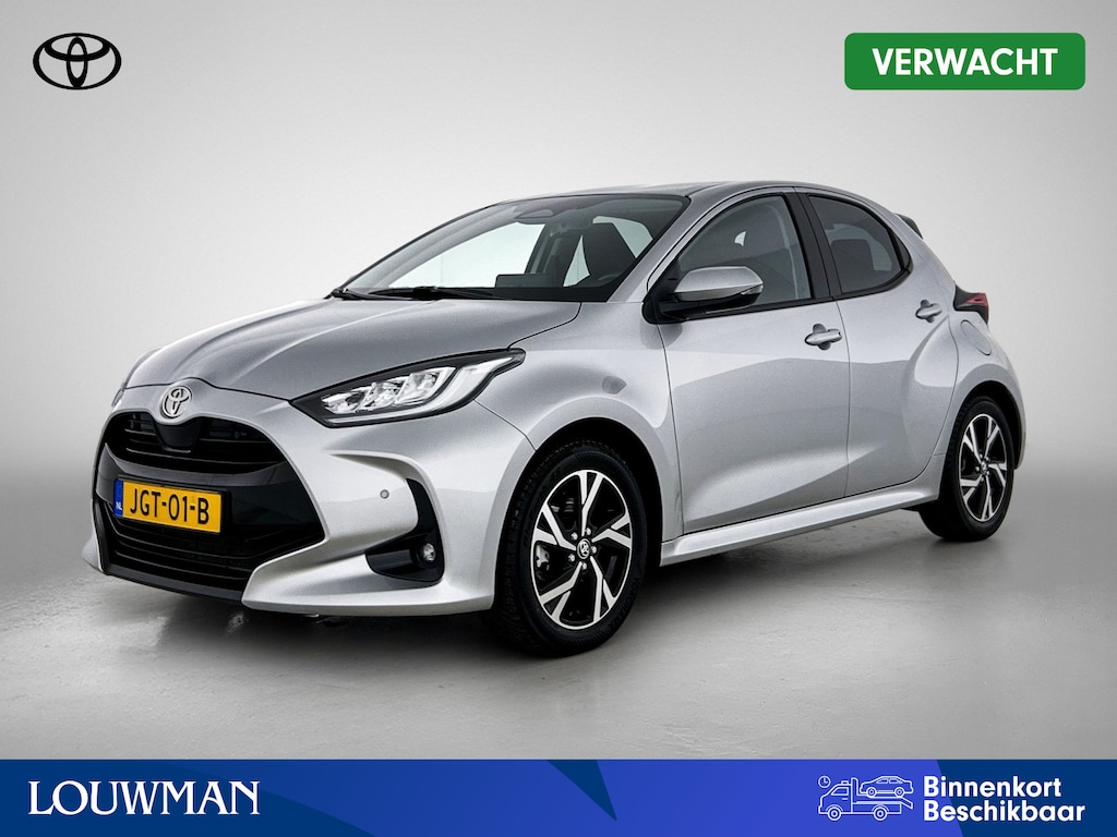 Toyota Yaris 1.5 Hybrid 115 Dynamic Comfort Pack | BTW voertuig | Dodehoek detectie | Parkeersensoren voor+achter | Stoel+stuurverwarming | Draadloze telefoonlader |