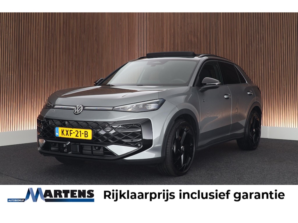 Volkswagen T-Roc 1.5 eTsi 150pk R-Line First Edition Black Style Trekhaak Camera Keyless Stoelverwarming Navigatie Panoramadak