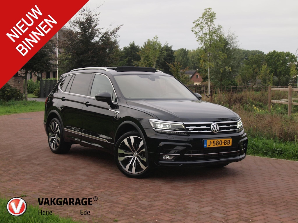 Volkswagen Tiguan Allspace 1.5 TSI Highline Business R 7p. | Panoramadak | Trekhaak | Camera | Sfeerverlichting | Apple Carplay | NL-Auto |