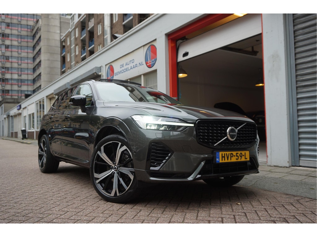 Volvo XC60 2.0 T6 Plug-in hybrid AWD Ultra Black Edition R-Design | Panoramadak | Trekhaak | 360 camera | Adaptive+Lane | Harman Kardon | 21inch | Dealer onderhouden Recharge