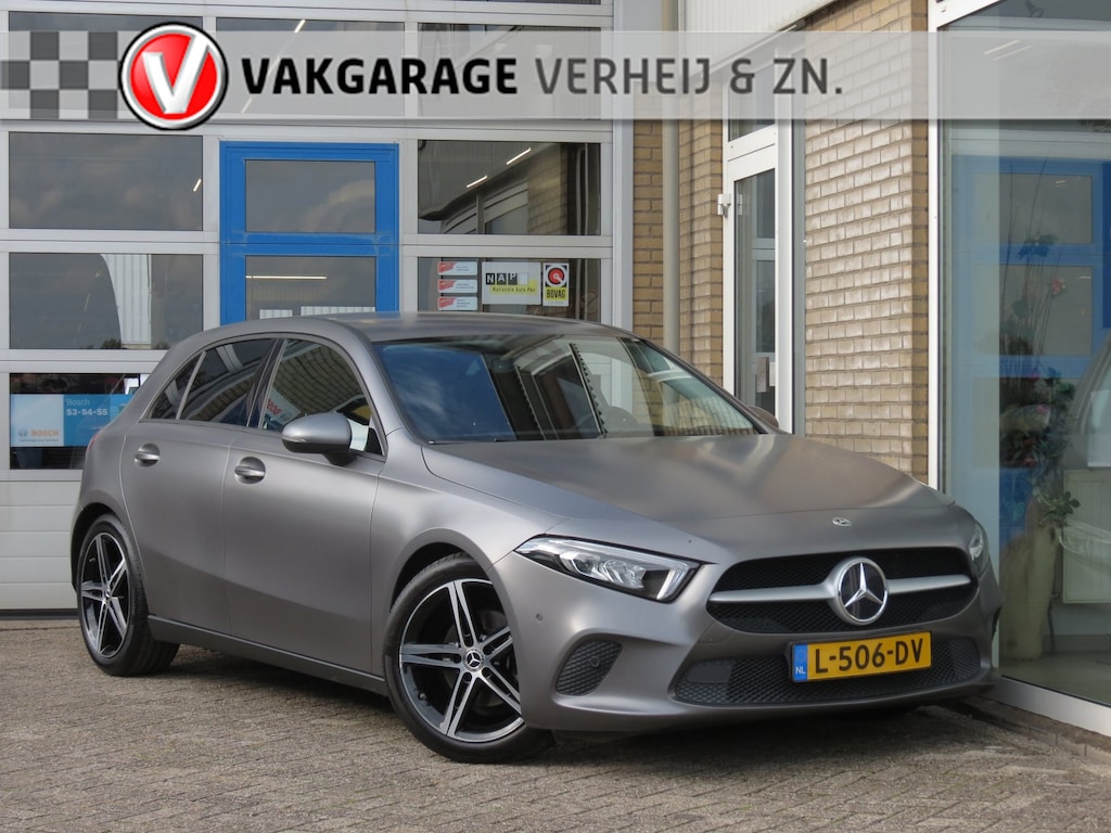 Mercedes-Benz A-klasse 180 7G-DCT Business Solution Automaat|Wide Screen|CarPlay|Navi|Clima|Winter Pakket|MAGNO Kleur|Trekhaak|LED