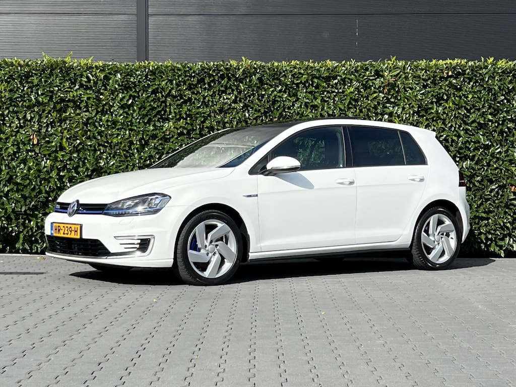 Volkswagen Golf 1.4 TSI GTE, NL AUTO, NAP LOGISCH, PANORAMADAK, NAVIGATIE, ADAPT. CRUISE, CLIMATE CONTROL, STOELVERWARMING, KEYLESS, DODEHOEK, TREKHAAK, LICHTMETAAL 17"