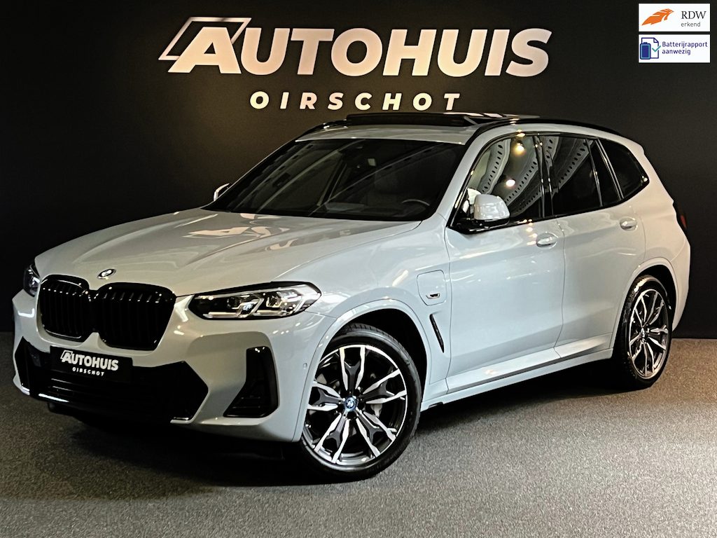BMW X3 XDrive30e High Executive Edition M Pano/ Memory stoelen/ Stoelverwarming/ Trekhaak/ Camera/ Headup/ 20"