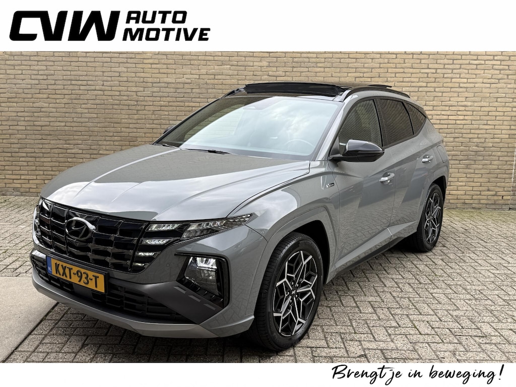 Hyundai Tucson 1.6 T-GDI PHEV 265pk N Line Sky 4WD | Panoramadak | 360 camera | Adaptieve cruise & lane assist | Leder/suede bekleding | Stoelverwarming&ventilatie | Stuurverwarming | Memory | Elektrische achterklep | Apple CarPlay | Navigatie | Full-LED | DAB | Keyless | 19 inch velgen | Volledig onderhouden