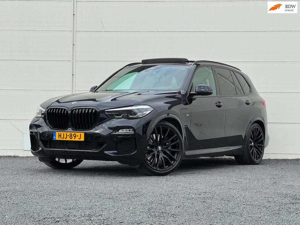 BMW X5 XDrive45e High Exe M-Sport Skylounge HK Softclose Panorama dak Stoelventilatie Stoelverwarming Camera Garantie 22 inch
