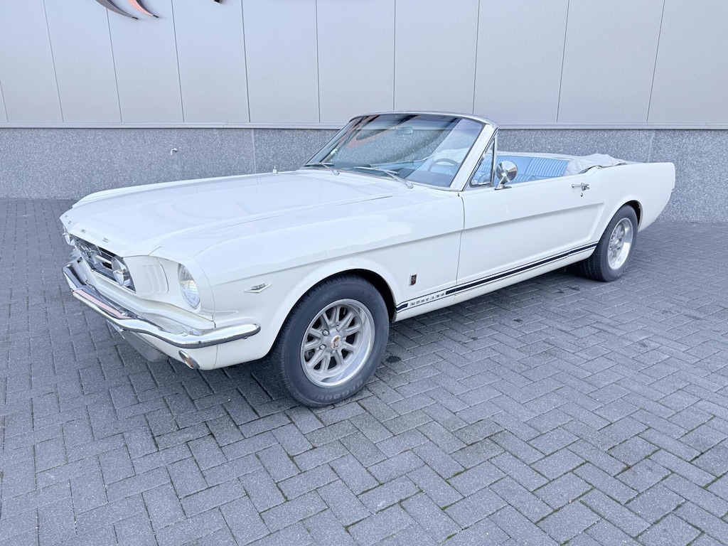 Ford Mustang Convertible
