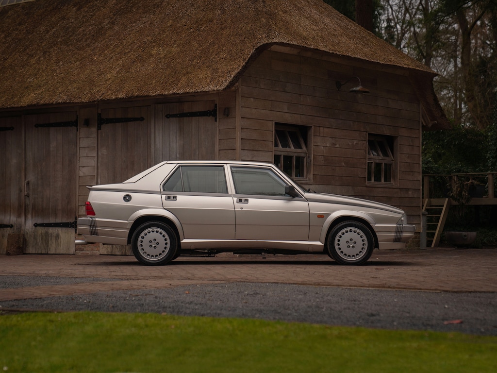 Alfa Romeo 75 3.0 V6 America