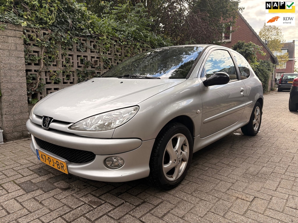 Peugeot 206 1.6-16V Griffe - 1e eigenaar - airco - leder