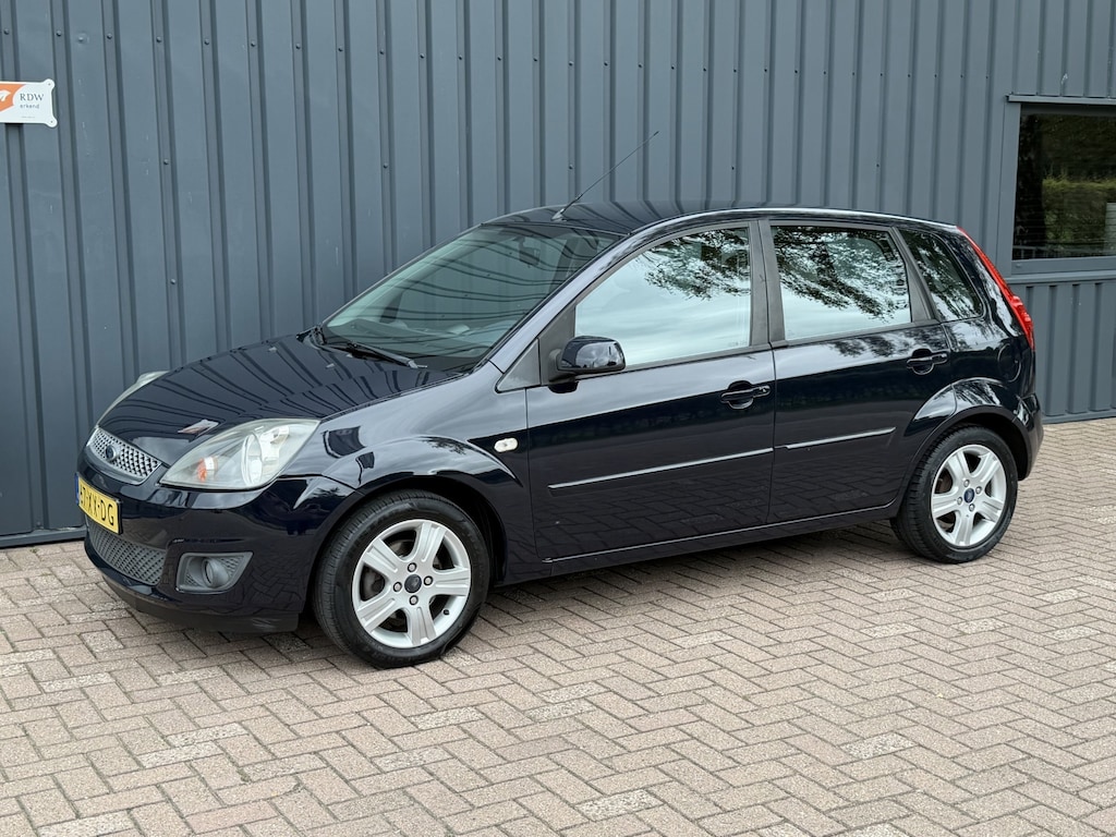Ford Fiesta 1.6-16V Futura AUTOMAAT!/NAP!/DEALER OND.!/AIRCO!/