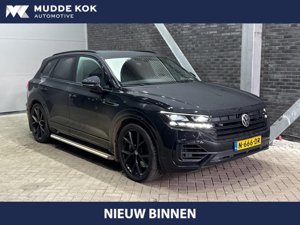 Volkswagen Touareg 3.0 TSi eHybrid 4MOTION R | Luchtvering | Panoramadak | Trekhaak | 360° Camera | Head-Up | Night Vision | Dynaudio | Massage+Ventilatie | 22 Inch