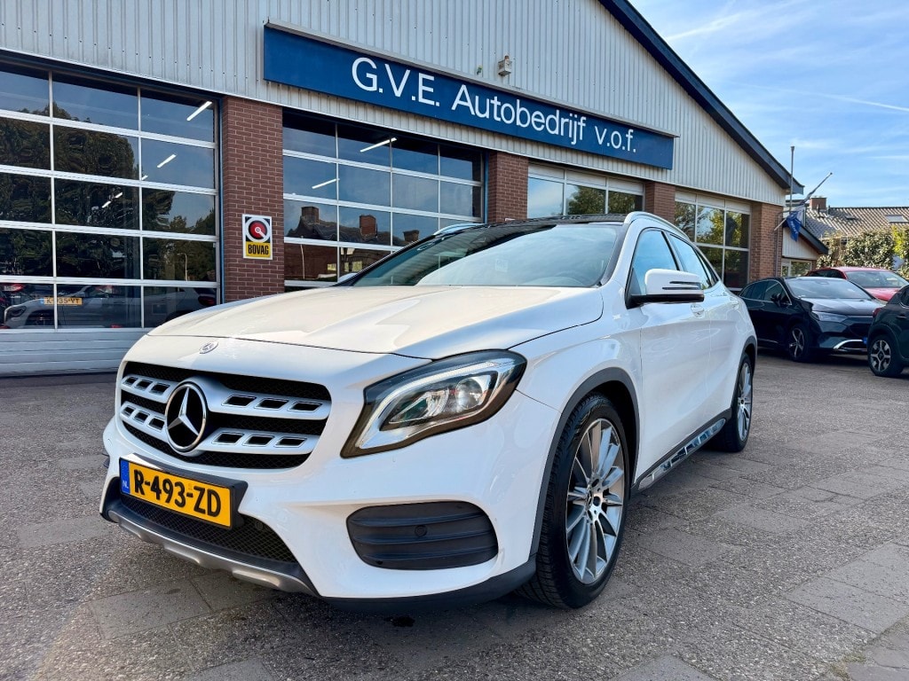 Mercedes-Benz GLA 200 PREMIUM PLUS A/T Leder panorama dak Trekhaak.