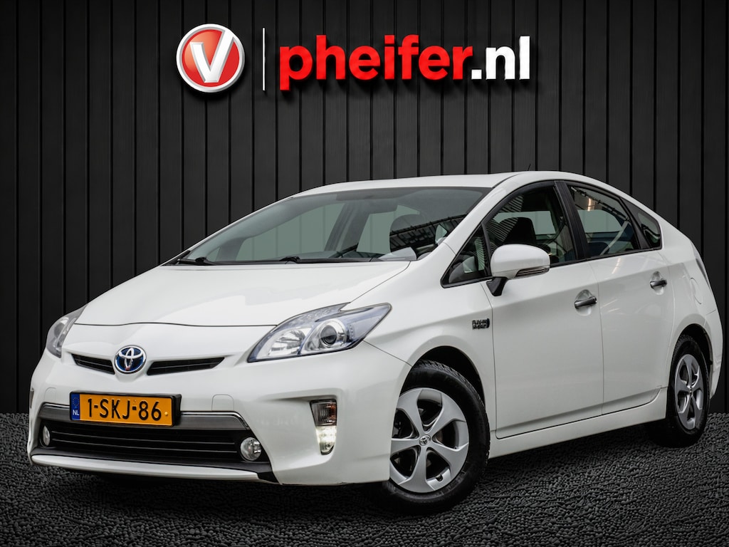 Toyota Prius 1.8 Plug-in Aspiration Trekhaak/ Stoelverwarming/ Camera/ HUD/ Cruise control/ Tel. bluetooth