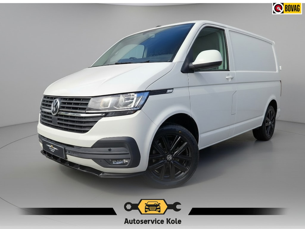 Volkswagen Transporter 2.0 TDI L1H1 150PK * Trekhaak * Navigatiesysteem * 3-Zits * Parkeercamera * 96.000KM! *
