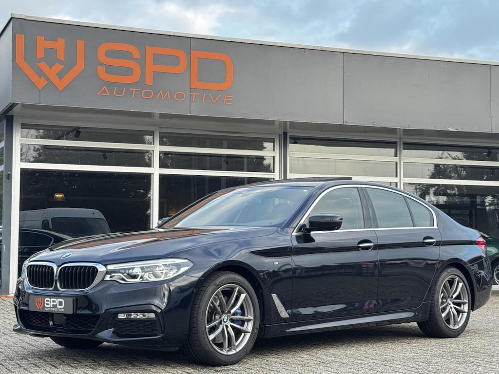 BMW 5-Serie 530i High Executive|Sfeerverli|Pano|252PK|360Cam