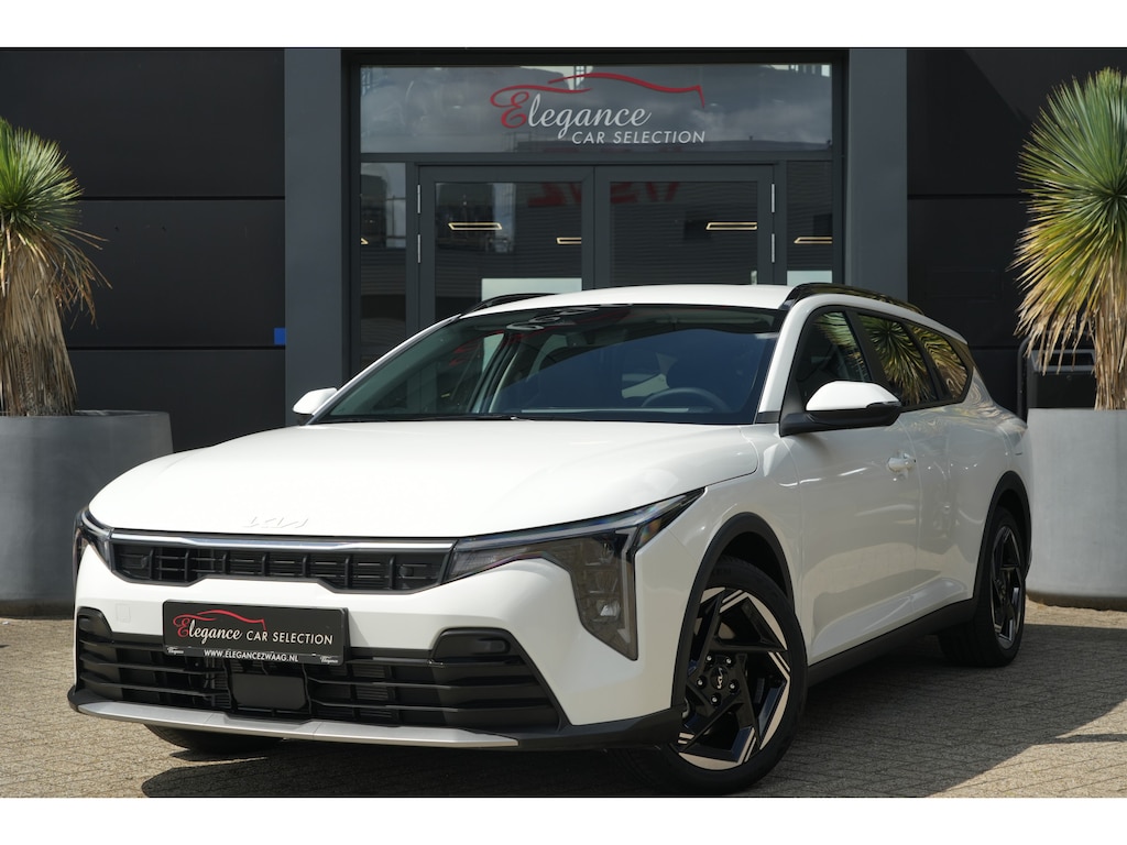 Kia K4 Sportswagon 1.6 T-GDi MHEV GT-Line Launch Edition | 150PK | Navi | Stoelverwarming | Camera | ACC | Kia K4 Sportswagon GT-Line 150 PK Mild Hybrid met 1.6 viercilinder, navigatie, stoelverwarming, achteruitrijcamera, adaptieve cruise control, keyless entry, Apple CarPlay/Android Auto, draadl
