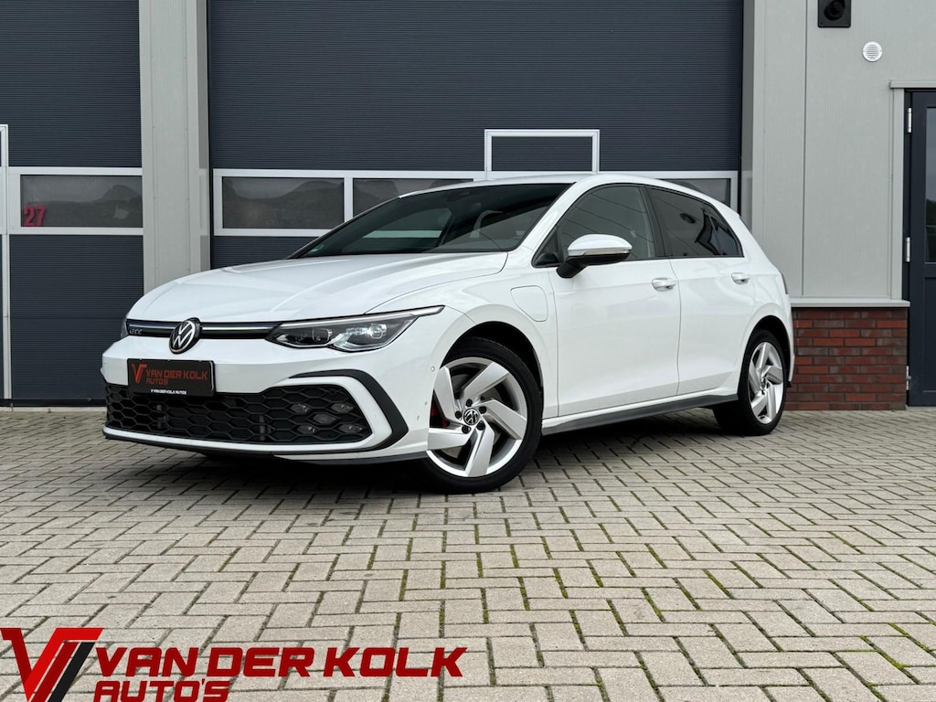 Volkswagen Golf 1.4 eHybrid GTE 245PK | Digital Cockpit | IQ Drive | Sportstoelen | LED | Stuur/Stoelverwarming | Camera | CarPlay | Adaptive Cruise | Navigatie | Climate