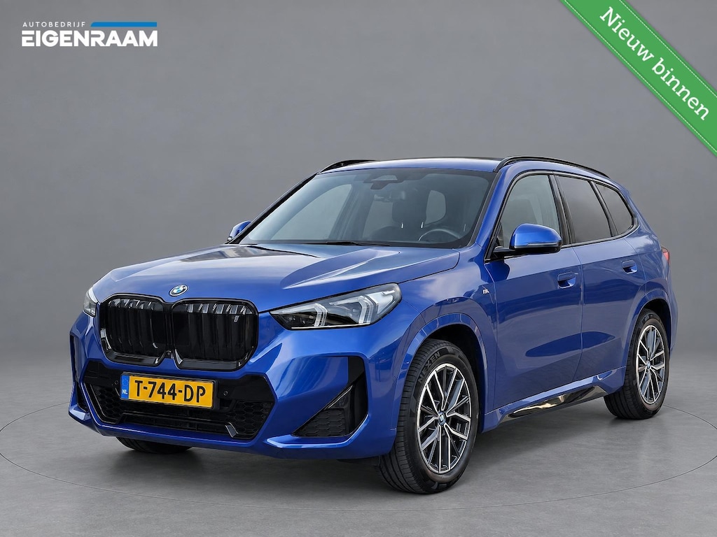 BMW iX1 M-Sport xDrive30 67kWh |SOH 94,8% | EL. Trekhaak | Head-Up Display | Camera | Rijklaarprijs