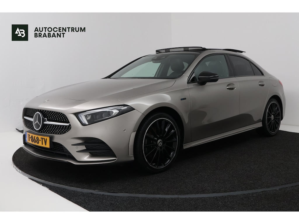Mercedes-Benz A-klasse 250 e (PANORAMADAK, ELEKT. STOELEN, SFEERVERLICHTING, ADAPTIEVE CRUISE)