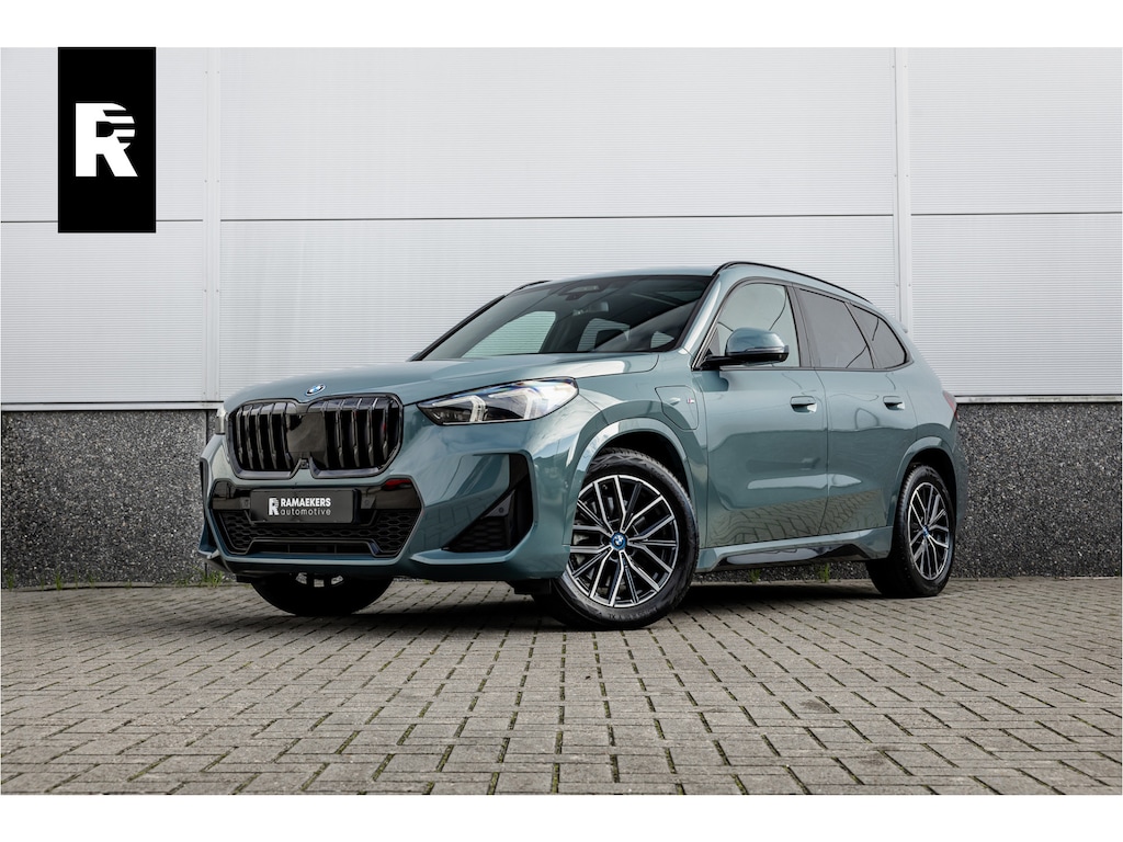 BMW X1 xDrive30e Pano / Leder / Harman Kardon / 360 camera / Head-up / Massage stoel /