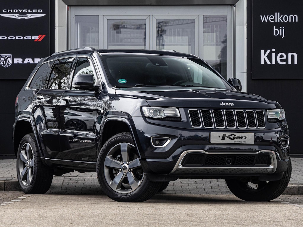Jeep Grand Cherokee 3.0 CRD Overland | Pano | Leder | Elektrische Stoelen | Camera | ACC | Grijs kenteken