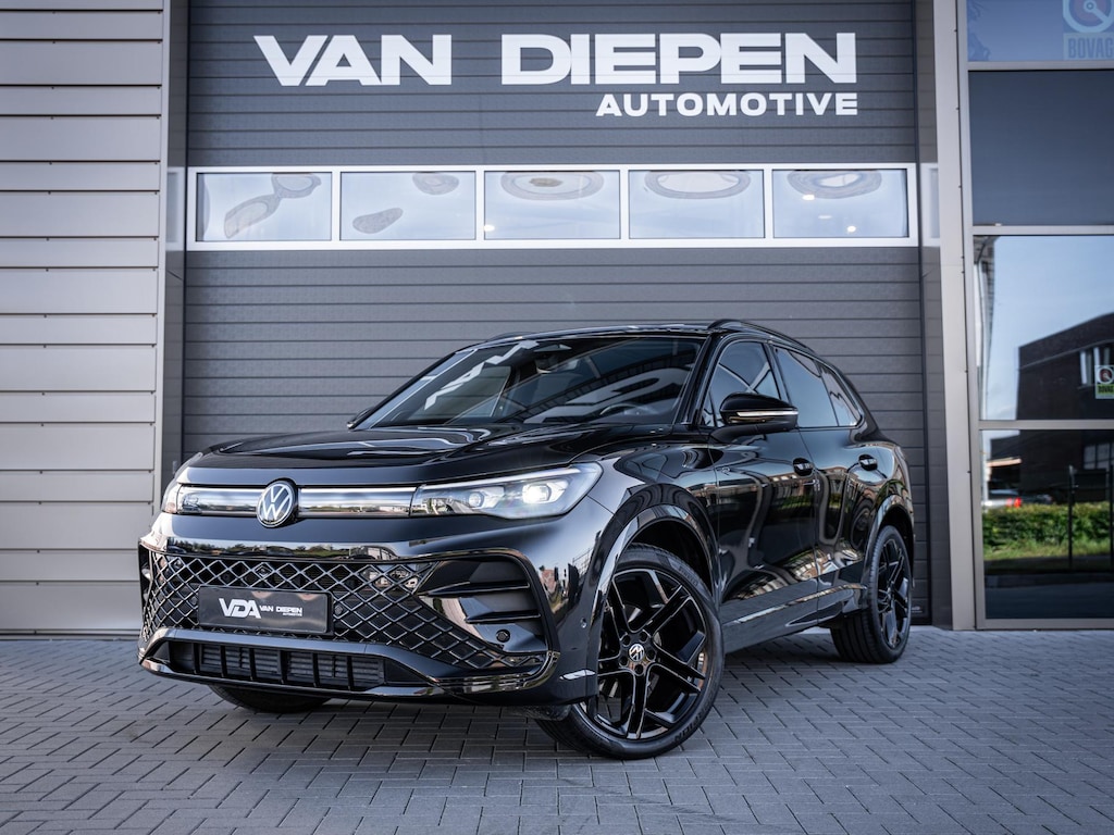 Volkswagen Tiguan 1.5 eTSI R-Line Edition | Pano | Leer | Trekhaak