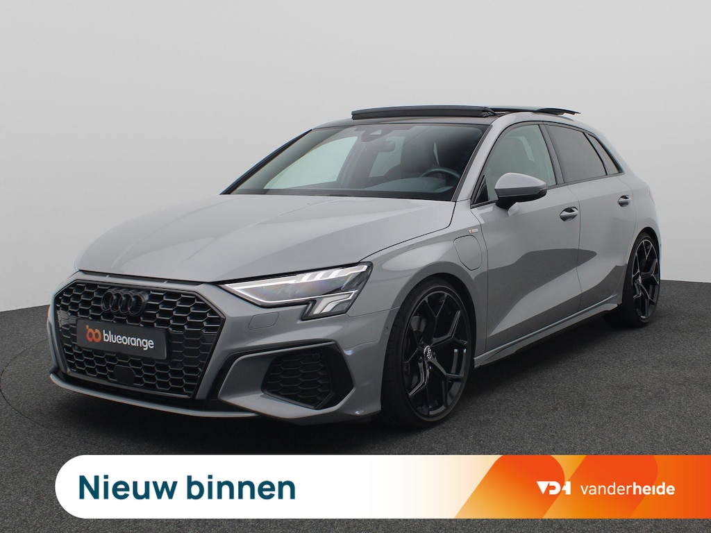 Audi A3 Sportback 40 TFSI e S edition Competition 204PK S-Tronic Panoramadak, Trekhaak, Keyless, 18" LM velgen, Parkeersensoren voor en achter, B&O Audio, Navi