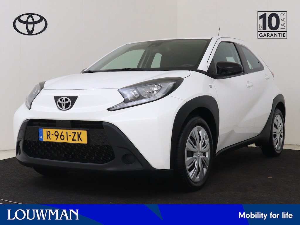 Toyota Aygo X 1.0 VVT-i MT Play | Dealer onderhouden | Apple CarPlay/Android Auto | Cruise Control Adaptive | Achteruitrijcamera | Airco | Bluetooth | Elektrische ramen voor | Elektrisch verstelbare buitenspiegels |