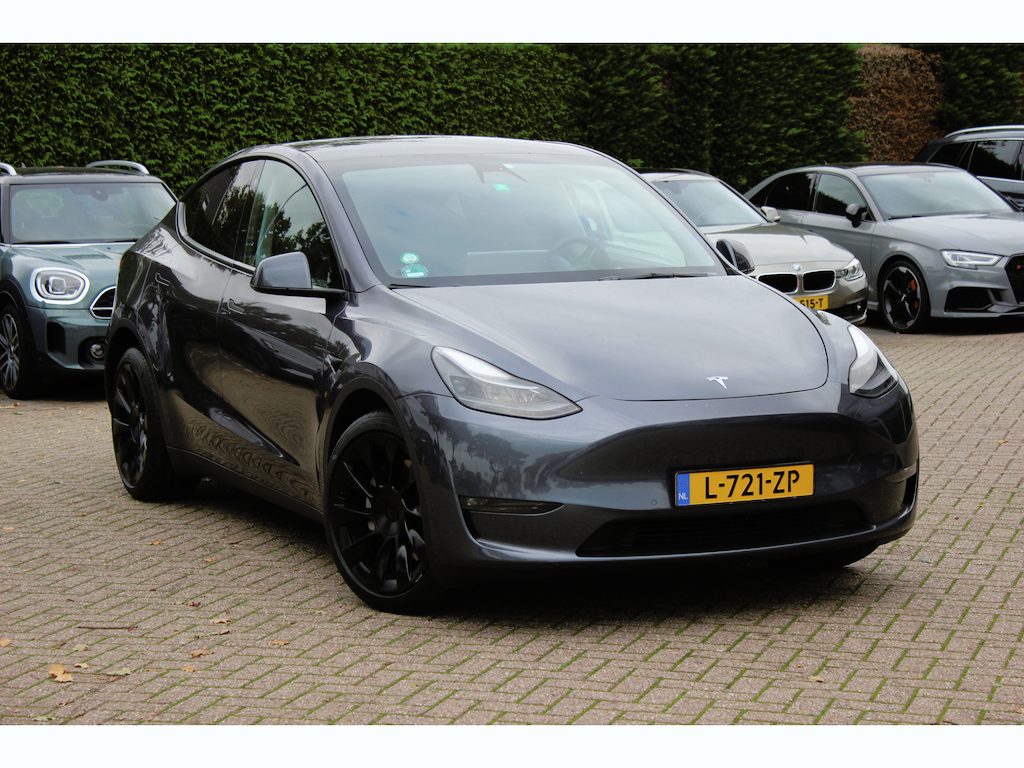 Tesla Model Y Long Range AWD 75 kWh / SoH 90,9% / Trekhaak / Autopilot / Panoramadak / Camera / 20'' / Keyless / Leder / Dodehoek / Navigatie / Stoelverwarming