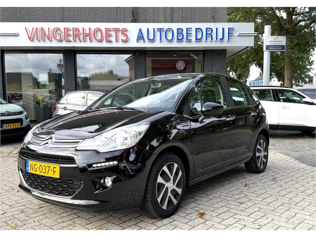 Citroën C3 1.2 Benzine Luxe Sportieve Selection * Navigatie * Climate & Cruise Control * Bleutooth * Vierseizoenenbanden * Armsteun * Led Dagrij Verlichting * Vingerhoets; Vierde Generatie Eersteklas Service. Al meer dan 100 jaar een begrip in de Brabantse Kempen