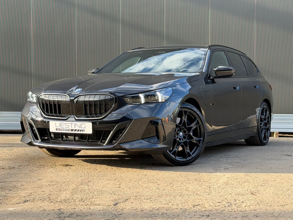 BMW 5-Serie Touring 550e xDrive M-Sport Pro M-Seats B&W Pano