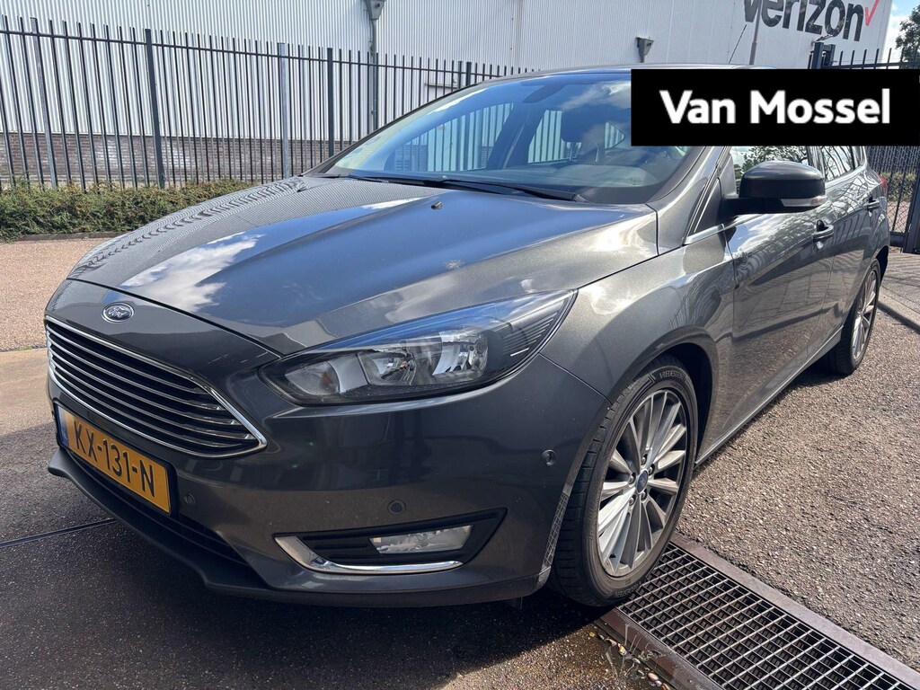 Ford Focus 1.5 Titanium | 150PK | KEYLESS ENTRY | TREKHAAK | CLIMATE CONTROL | NAVIGATIE | CAMERA | PARKEERSENSOREN VOOR EN ACHTER |