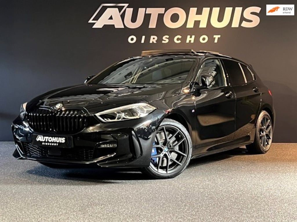 BMW 1-Serie 118i High Executive Edition M Pano/ Automatische stoelen/ H&K/ M Sportremsysteem/ 18"/ Stuurverwarming