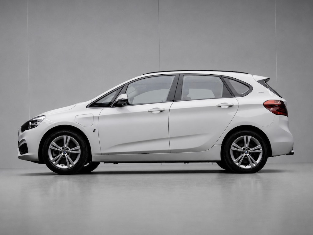 BMW 2-Serie Active Tourer 225xe iPerformance Sport (NAVI,PDC,CLIMATE,CRUISE,LED,ELEKTRISCH PAKKET,SPORTSTOELEN,LM VELGEN)