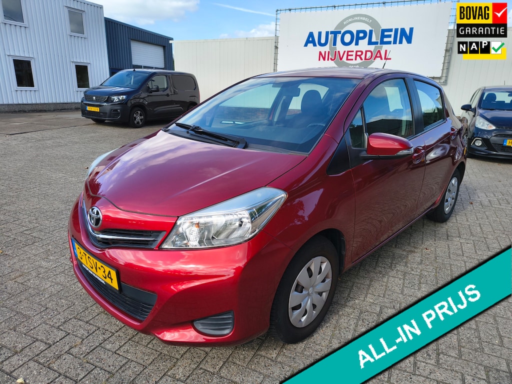 Toyota Yaris 1.0 VVT-i Now nette maar ook zuinige yaris op all seasons banden met trekhaak!